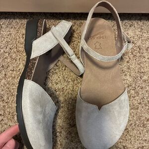 Dansko Rowan Suede Ankle Strap Clogs Beige Sparkle Leather Size 38 Comfort Shoes